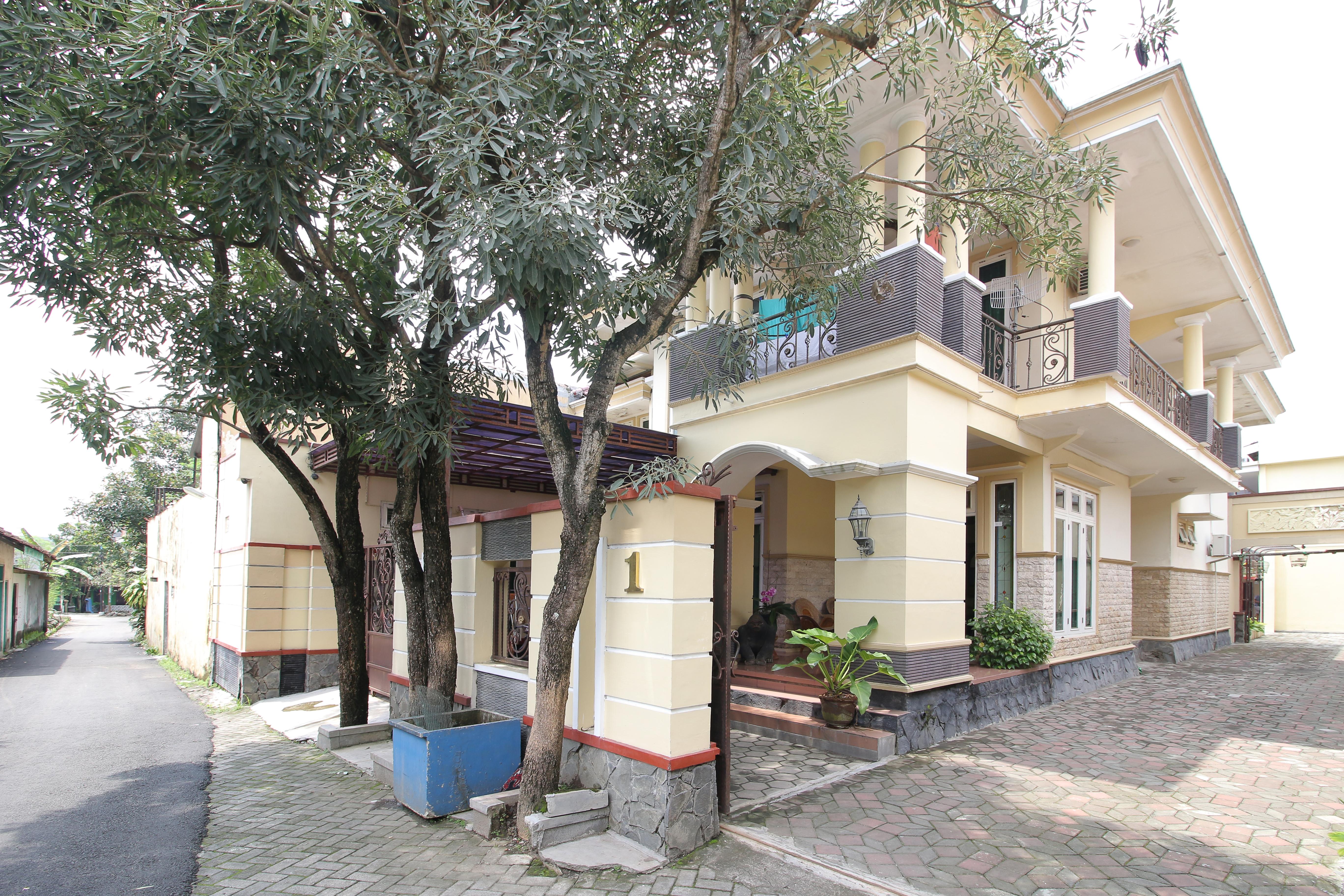 Reddoorz Plus Near Stie Ykpn Maguwo Exterior foto