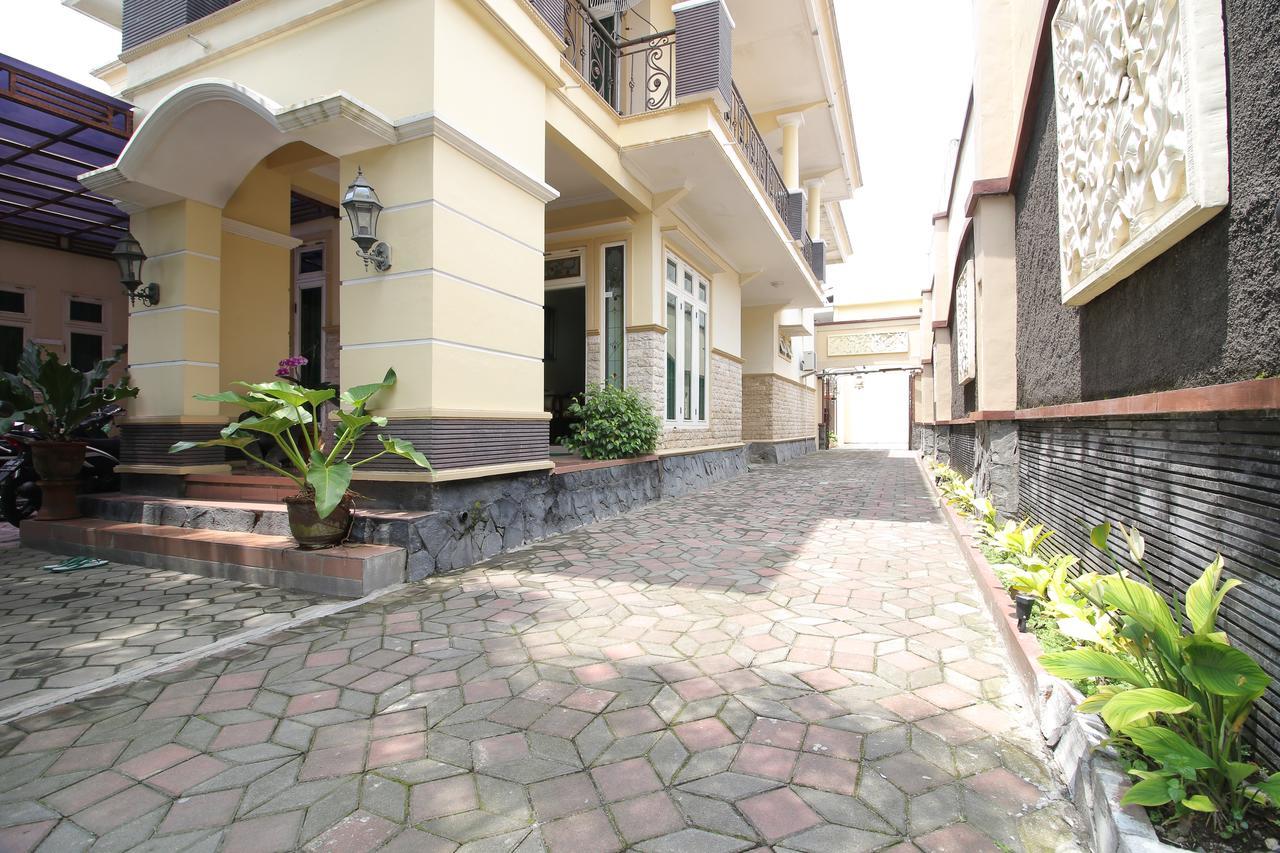 Reddoorz Plus Near Stie Ykpn Maguwo Exterior foto
