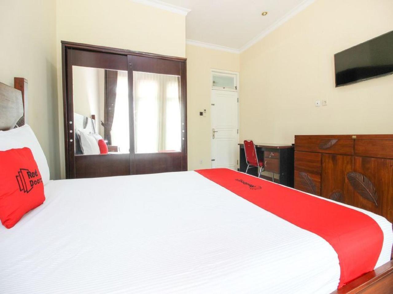 Reddoorz Plus Near Stie Ykpn Maguwo Exterior foto